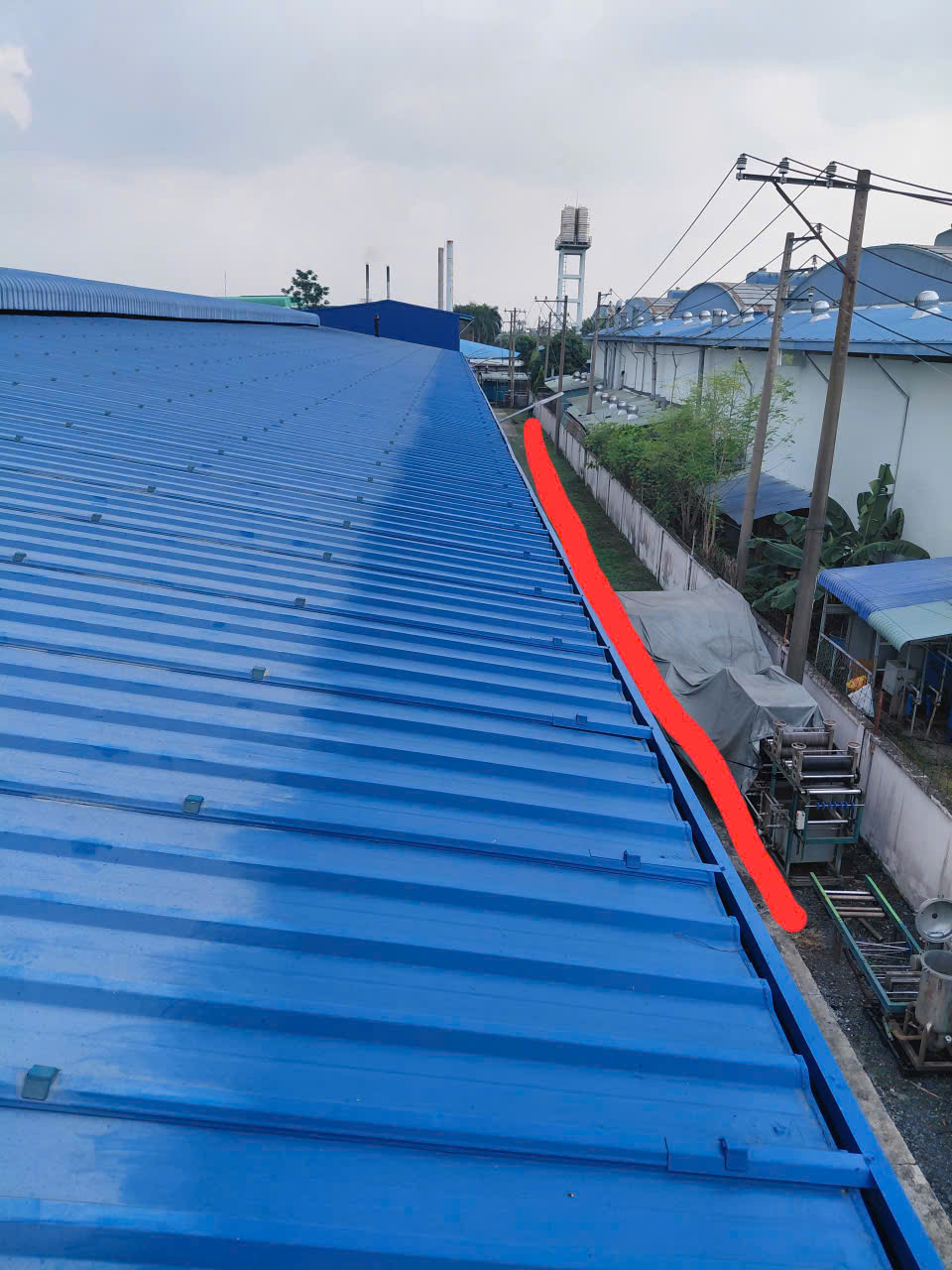 Thi công lắp đặt máng xối thực tế tại Bình Dương – Xây Dựng Miền Nam